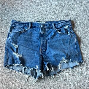 Abercrombie & Fitch 4” Mom Short High Rise